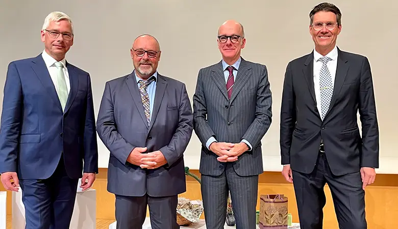 Personen auf dem Bild: v. li. Dr. Harald Britze, Hans Reinfelder, Dr. Markus Gruber und Dr. Norbert Kollmer auf der JALT 2024.